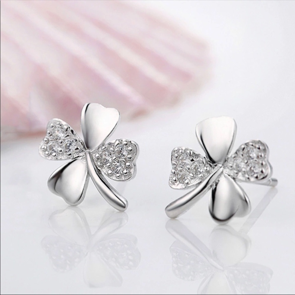 ☘️Sterling Silver Shamrock Earrings - Picture 2 of 5